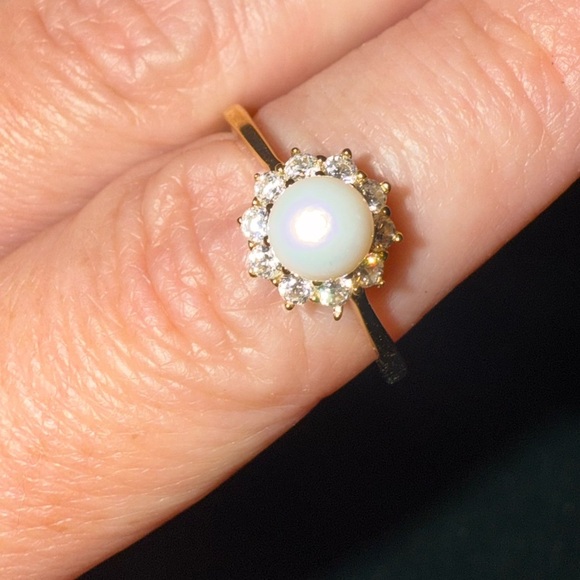 Victoria Emerson Mya Pearl Ring with Halo sz 8 NEW! - Picture 3 of 5